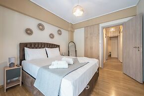 Stylish City Apartment by Cloudkeys