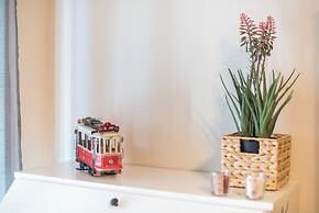 Stylish City Apartment by Cloudkeys