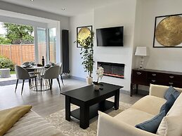 Cozy Cottage Stay - Modern, Cozy, Close to London