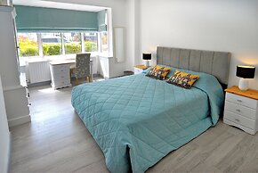 Cozy Cottage Stay - Modern, Cozy, Close to London