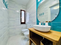 YourHome - Blu Jade House