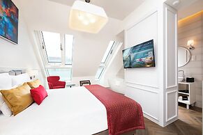 Three Corners Avenue Hotel