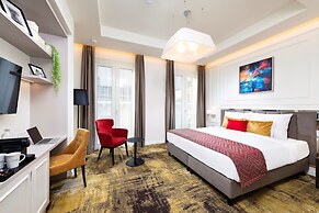 Three Corners Avenue Hotel