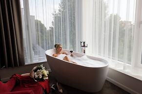 Three Corners Avenue Hotel