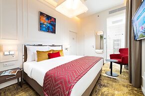 Three Corners Avenue Hotel