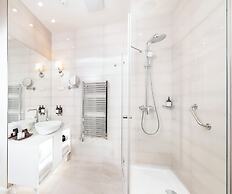 Three Corners Avenue Hotel