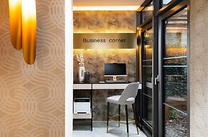 Three Corners Avenue Hotel