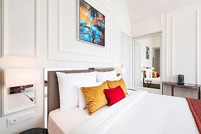 Three Corners Avenue Hotel