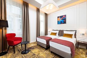 Three Corners Avenue Hotel