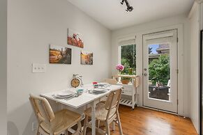 Sherwood Cottage - Steps From Old Town & River