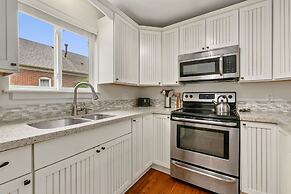 Sherwood Cottage - Steps From Old Town & River