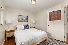 Sherwood Cottage - Steps From Old Town & River