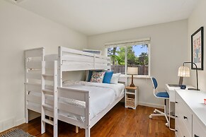 Sherwood Cottage - Steps From Old Town & River