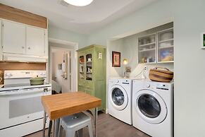 Old Town Retreat w/ Vintage Flair Near Csu, Bikes!