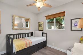 Old Town Retreat w/ Vintage Flair Near Csu, Bikes!