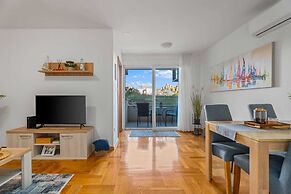 Apartment Maya by Litto.