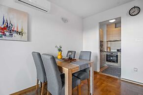 Apartment Maya by Litto.