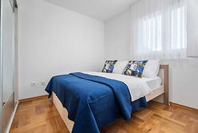 Apartment Maya by Litto.