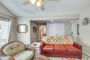 Walk to Oaklawn Racetrack: Hot Springs Getaway!