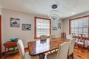 Walk to Oaklawn Racetrack: Hot Springs Getaway!