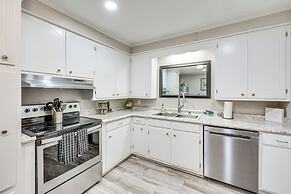 Walk to Oaklawn Racetrack: Hot Springs Getaway!