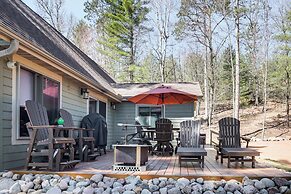 'northwood Tours Escape': Hot Tub & Lake Access!