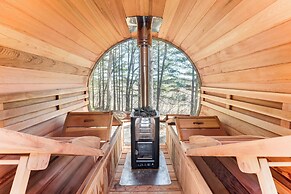'northwood Tours Escape': Hot Tub & Lake Access!