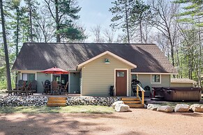 'northwood Tours Escape': Hot Tub & Lake Access!