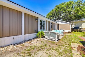 Walk to Ocean: Myrtle Beach Home w/ Screened Porch