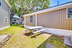 Walk to Ocean: Myrtle Beach Home w/ Screened Porch