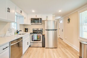 Walk to Ocean: Myrtle Beach Home w/ Screened Porch