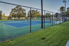 Walk to Ocean: Myrtle Beach Home w/ Screened Porch