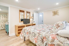 Walk to Ocean: Myrtle Beach Home w/ Screened Porch