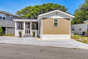 Walk to Ocean: Myrtle Beach Home w/ Screened Porch