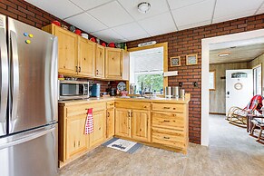 Charming Stone Cottage in Marion w/ Fire Pit!