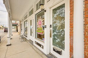 'the Loft' - Historic Dtwn Hondo Apt w/ Balcony