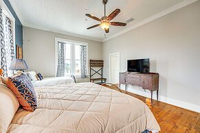 'the Loft' - Historic Dtwn Hondo Apt w/ Balcony