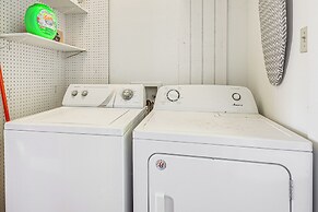 'the Loft' - Historic Dtwn Hondo Apt w/ Balcony