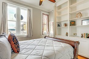 'the Loft' - Historic Dtwn Hondo Apt w/ Balcony