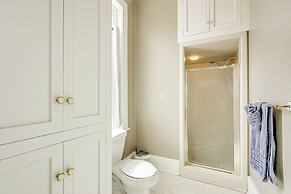 'the Loft' - Historic Dtwn Hondo Apt w/ Balcony