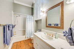 'the Loft' - Historic Dtwn Hondo Apt w/ Balcony