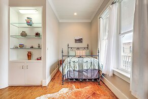 'the Loft' - Historic Dtwn Hondo Apt w/ Balcony
