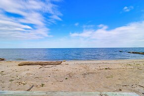 Great Lake Erie Getaway w/ Hot Tub & Private Beach