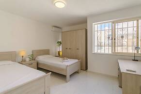 Villa Swieqi with shared rooms 8