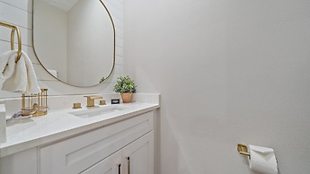 Sunshine Cottage At Cedars 2 Bedroom Condo by RedAwning