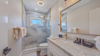 Sunshine Cottage At Cedars 2 Bedroom Condo by RedAwning