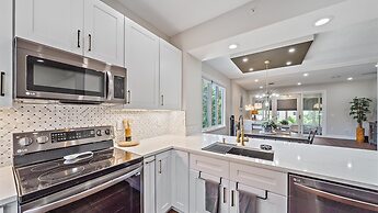 Sunshine Cottage At Cedars 2 Bedroom Condo by RedAwning