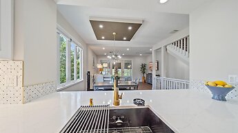 Sunshine Cottage At Cedars 2 Bedroom Condo by RedAwning