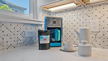 Sunshine Cottage At Cedars 2 Bedroom Condo by RedAwning