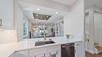 Sunshine Cottage At Cedars 2 Bedroom Condo by RedAwning